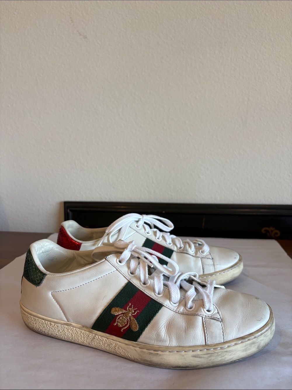 Authentic Leather Gucci Sneakers with Green & Red Accents plus Gold 🐝Embroidery - Picture 2 of 8